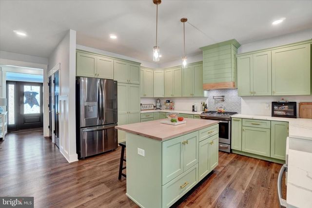 660 CHURCH RD, York, PA 17404