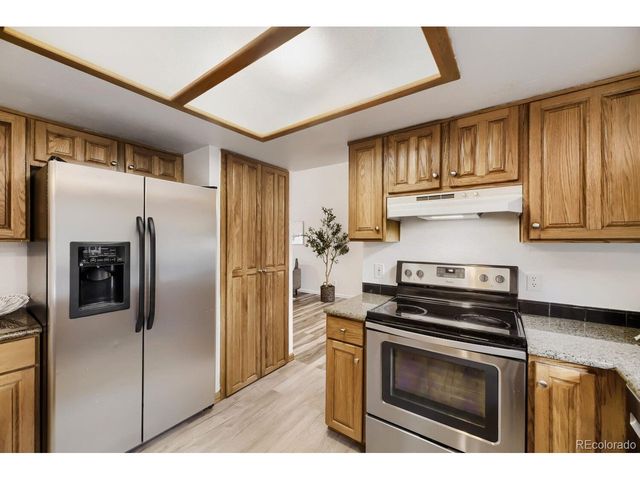 554 S Kittredge Way, Aurora, CO 80017