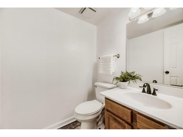 554 S Kittredge Way, Aurora, CO 80017