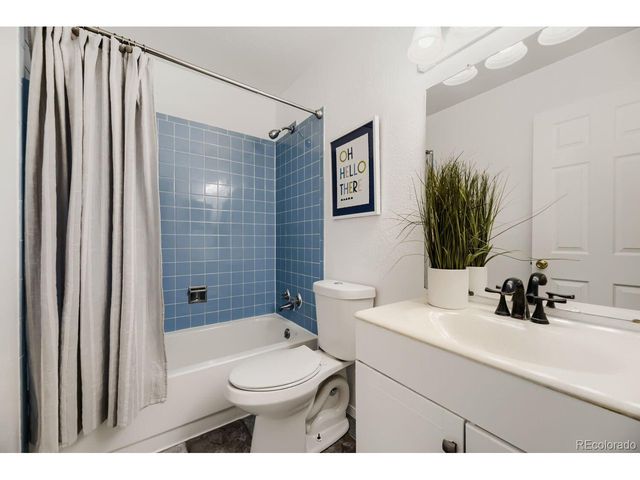 554 S Kittredge Way, Aurora, CO 80017