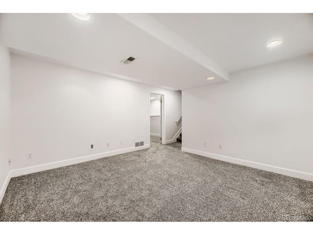 554 S Kittredge Way, Aurora, CO 80017