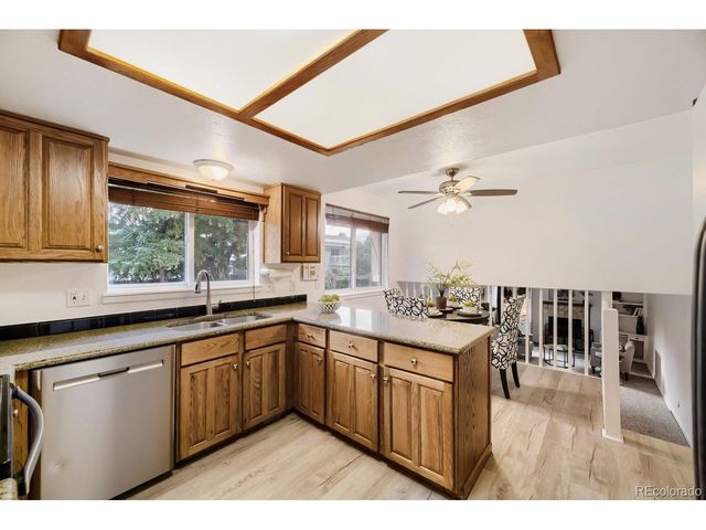 554 S Kittredge Way, Aurora, CO 80017