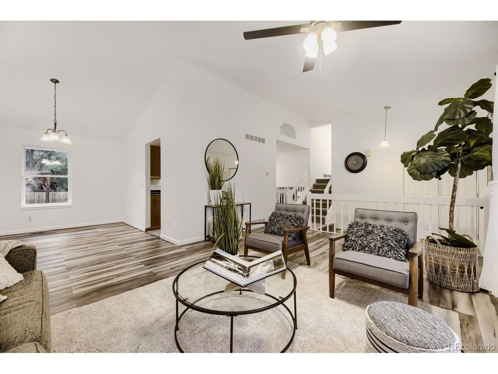 554 S Kittredge Way, Aurora, CO 80017