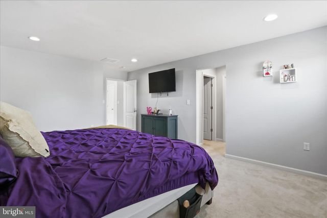 1035 CALVERT CIR, Bunker Hill, WV 25413