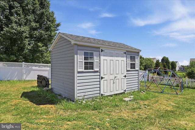 1035 CALVERT CIR, Bunker Hill, WV 25413
