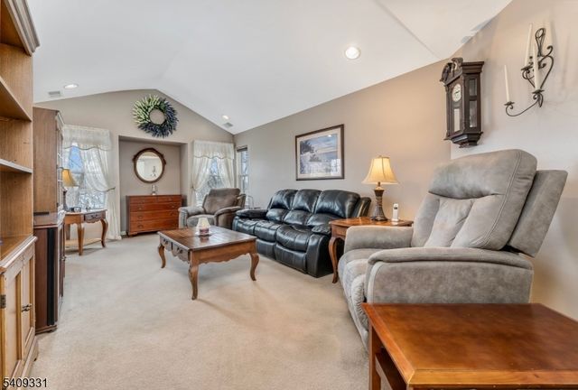 216 Bald Eagle Dr, Lopatcong Twp., NJ 08886