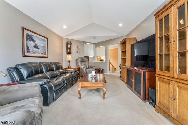 216 Bald Eagle Dr, Lopatcong Twp., NJ 08886