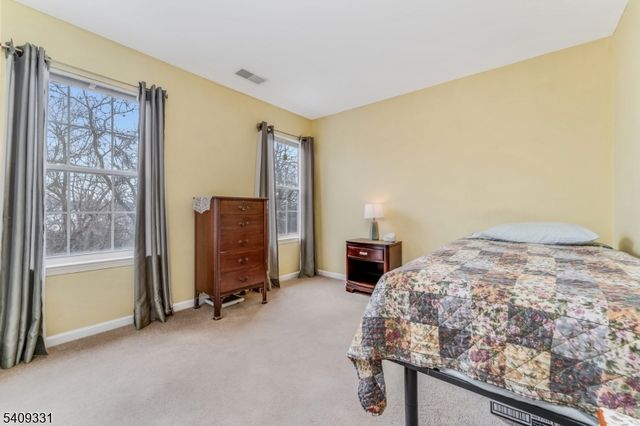 216 Bald Eagle Dr, Lopatcong Twp., NJ 08886