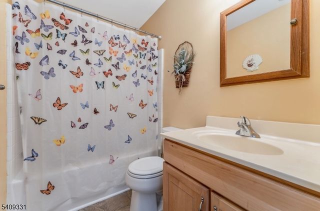 216 Bald Eagle Dr, Lopatcong Twp., NJ 08886