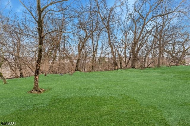 216 Bald Eagle Dr, Lopatcong Twp., NJ 08886