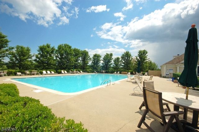 216 Bald Eagle Dr, Lopatcong Twp., NJ 08886