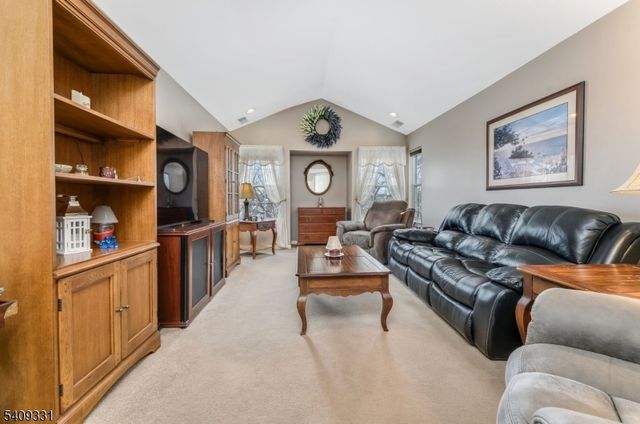 216 Bald Eagle Dr, Lopatcong Twp., NJ 08886