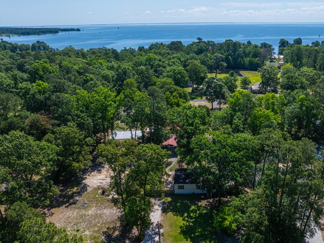 1040 Longpoint Road, Cross, SC 29436