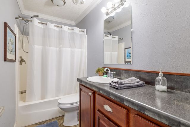1040 Longpoint Road, Cross, SC 29436