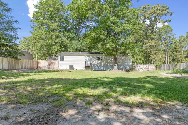 1040 Longpoint Road, Cross, SC 29436