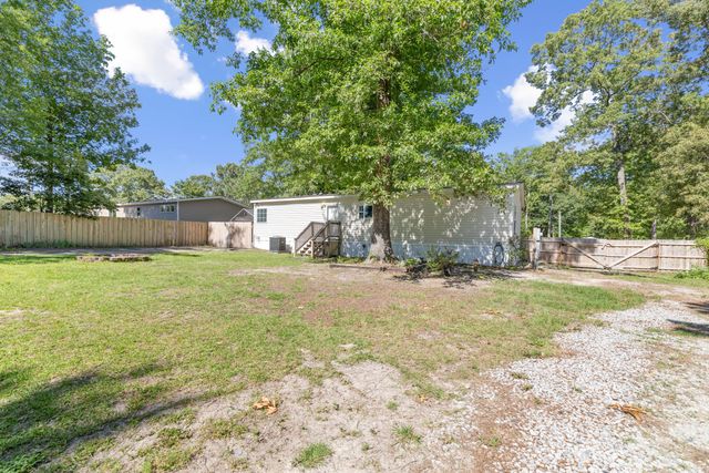 1040 Longpoint Road, Cross, SC 29436