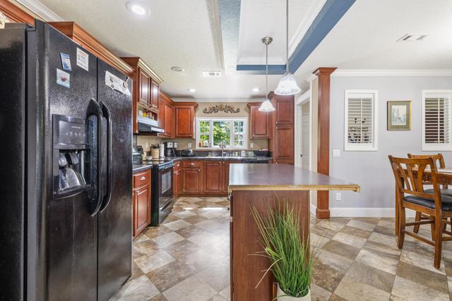 1040 Longpoint Road, Cross, SC 29436