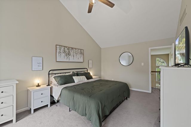 105 SHIRE LN, Schwenksville, PA 19473