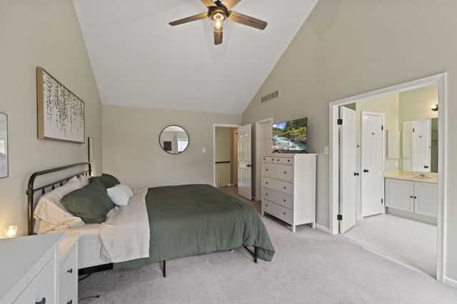 105 SHIRE LN, Schwenksville, PA 19473