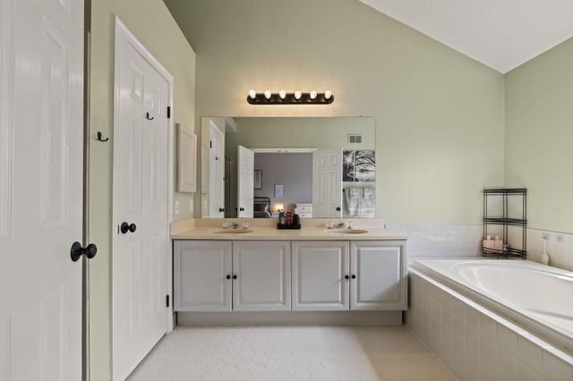 105 SHIRE LN, Schwenksville, PA 19473