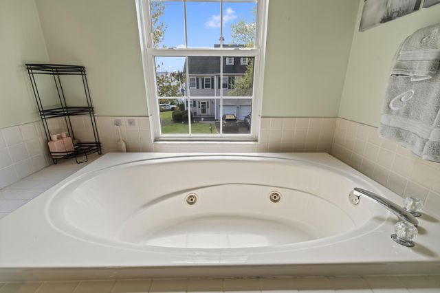 105 SHIRE LN, Schwenksville, PA 19473