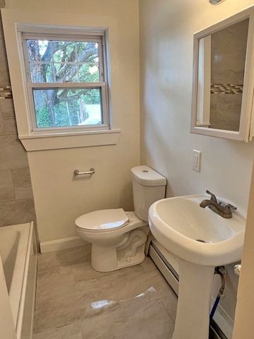 77 Vezina St, Leominster, MA 01453
