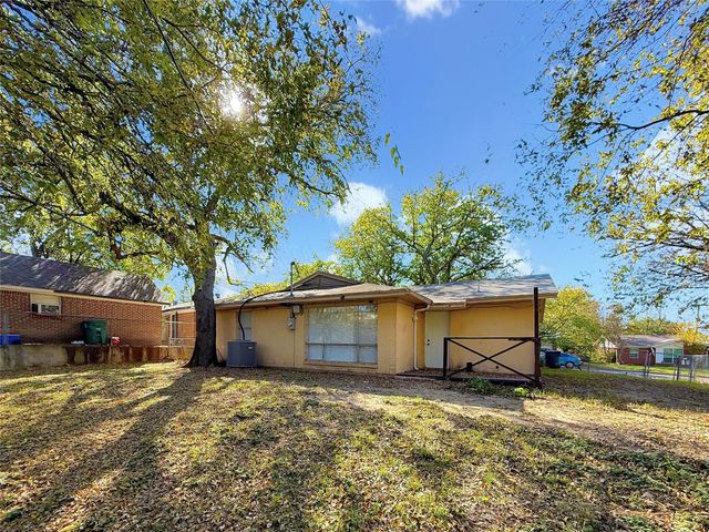 6216 Loydhill Lane, Fort Worth, TX 76135