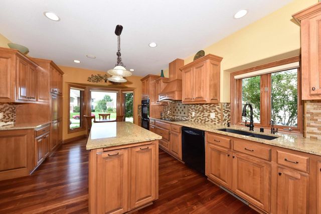 11011 W Meadowcreek DRIVE, Milwaukee, WI 53224