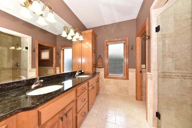 11011 W Meadowcreek DRIVE, Milwaukee, WI 53224