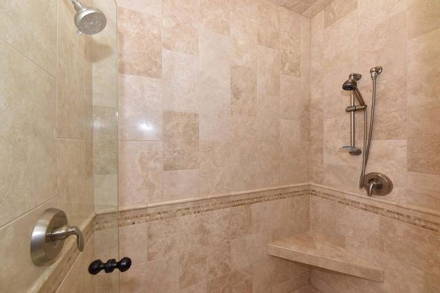 11011 W Meadowcreek DRIVE, Milwaukee, WI 53224