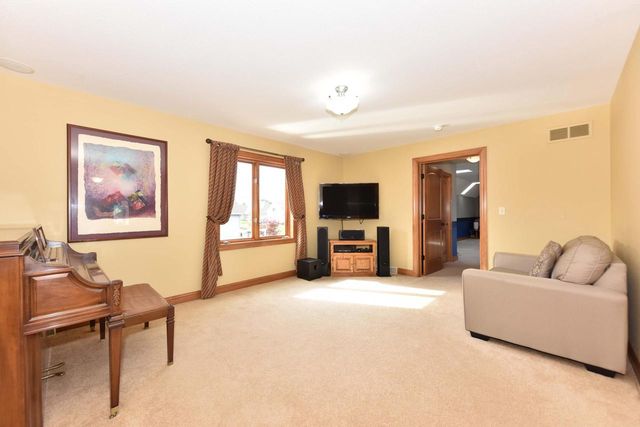 11011 W Meadowcreek DRIVE, Milwaukee, WI 53224