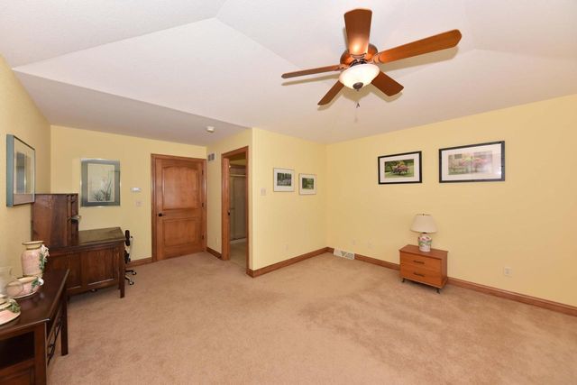 11011 W Meadowcreek DRIVE, Milwaukee, WI 53224