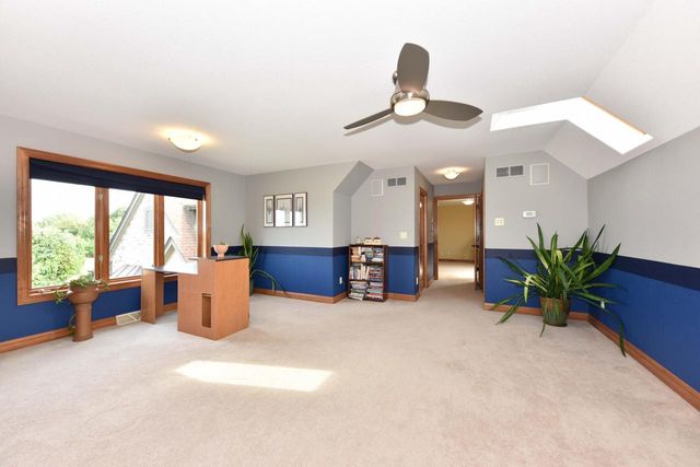 11011 W Meadowcreek DRIVE, Milwaukee, WI 53224