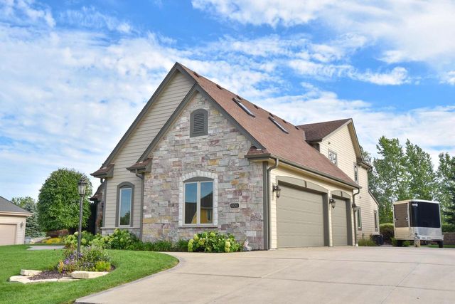 11011 W Meadowcreek DRIVE, Milwaukee, WI 53224
