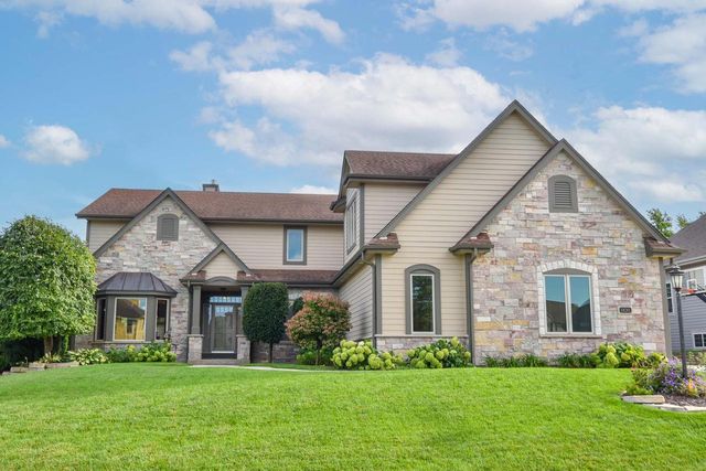 11011 W Meadowcreek DRIVE, Milwaukee, WI 53224