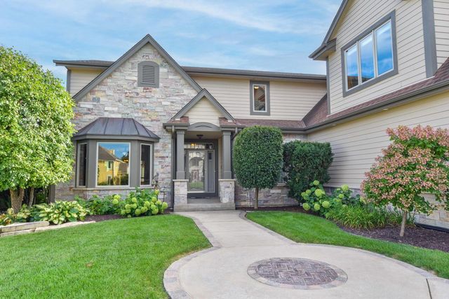11011 W Meadowcreek DRIVE, Milwaukee, WI 53224