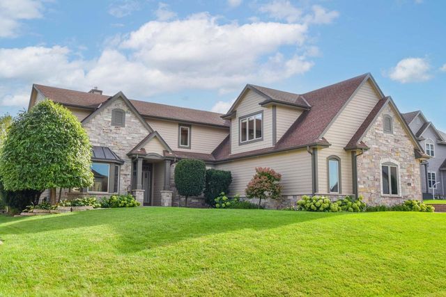 11011 W Meadowcreek DRIVE, Milwaukee, WI 53224