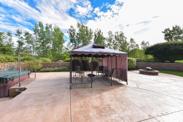 11011 W Meadowcreek DRIVE, Milwaukee, WI 53224