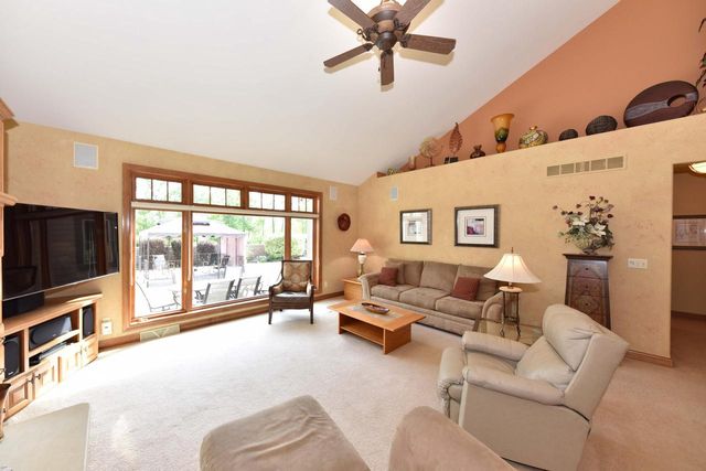 11011 W Meadowcreek DRIVE, Milwaukee, WI 53224