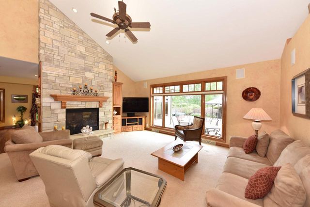 11011 W Meadowcreek DRIVE, Milwaukee, WI 53224