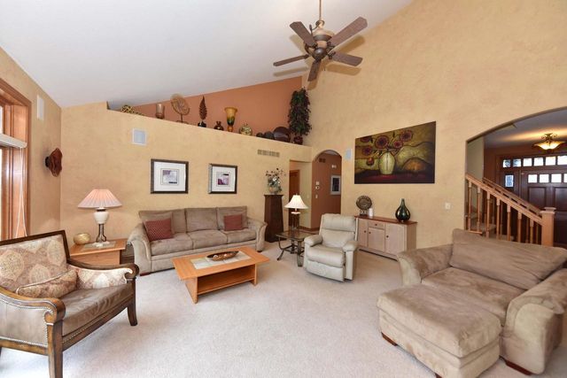 11011 W Meadowcreek DRIVE, Milwaukee, WI 53224