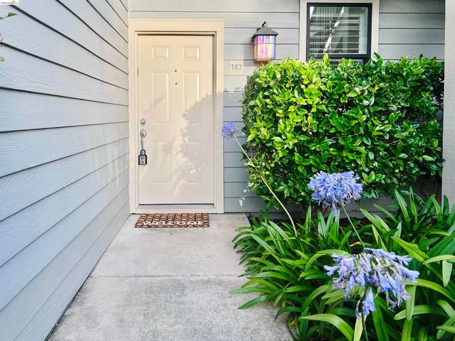 187 Shoreline Ct, Richmond, CA 94804