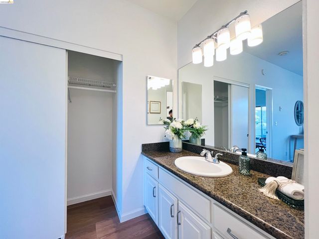 187 Shoreline Ct, Richmond, CA 94804