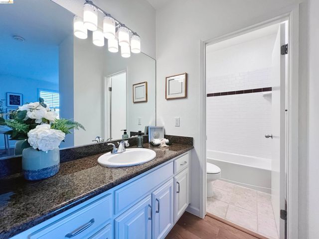 187 Shoreline Ct, Richmond, CA 94804
