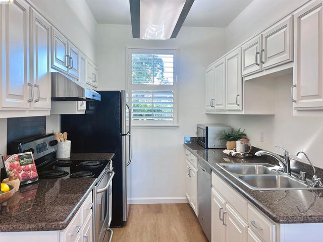 187 Shoreline Ct, Richmond, CA 94804
