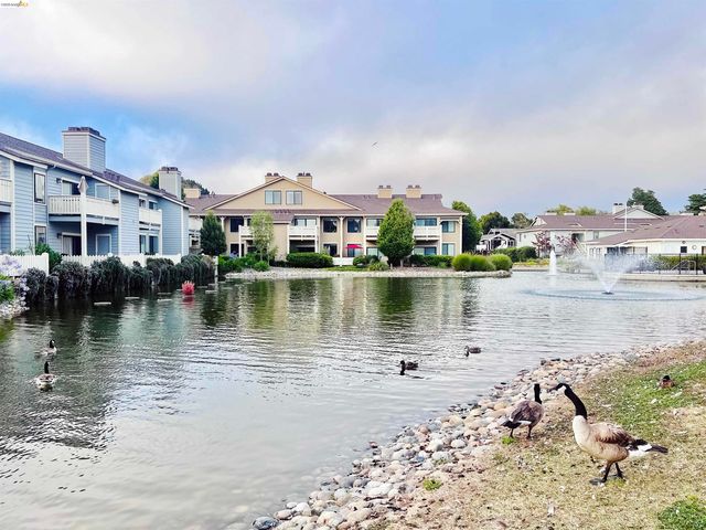 187 Shoreline Ct, Richmond, CA 94804