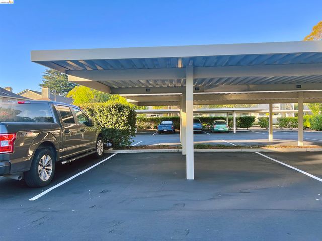 187 Shoreline Ct, Richmond, CA 94804