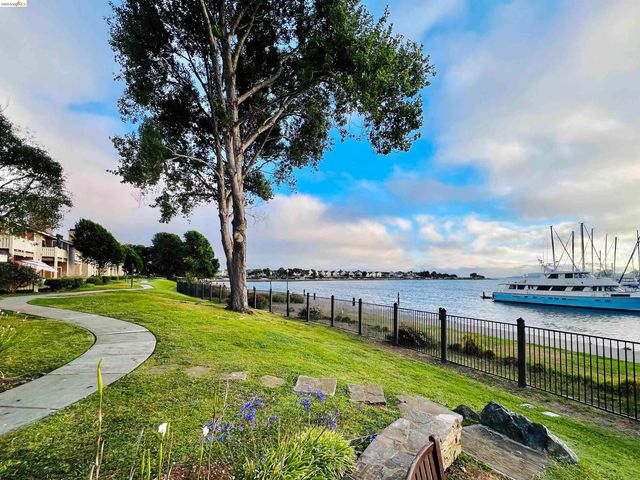 187 Shoreline Ct, Richmond, CA 94804