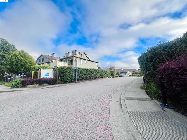 187 Shoreline Ct, Richmond, CA 94804
