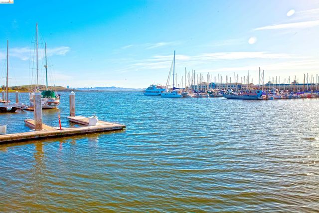 187 Shoreline Ct, Richmond, CA 94804